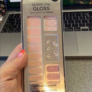 Dashing Diva Gloss Ultra Shine Gel Palette - Pink and Glitter Press-On Nails